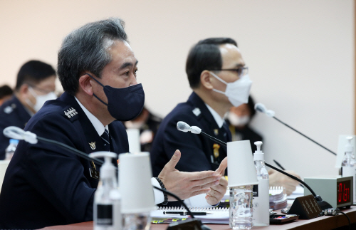 답변하는 윤희근 경찰청장<YONHAP NO-5755>