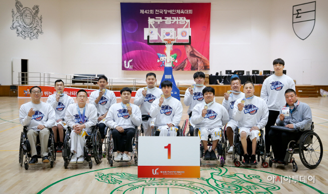 [사진자료 1] 코웨이 휠체어농구단, 창단 첫 우승… 전국장애인