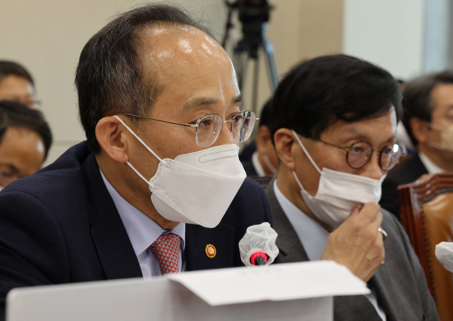답변하는 추경호 경제부총리<YONHAP NO-4453>