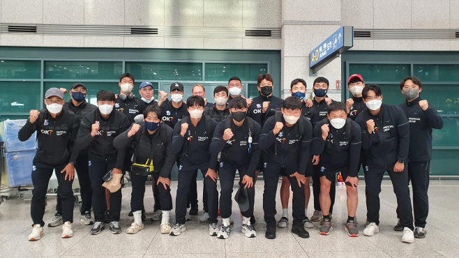 귀국 단체 사진