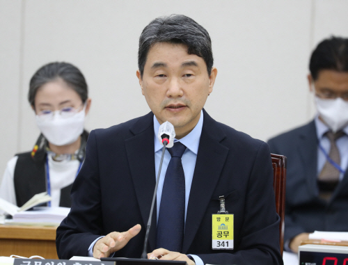 답변하는 이주호 교육부 장관 후보자<YONHAP NO-2931>