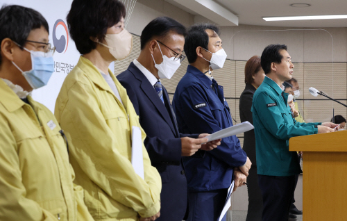 브리핑하는 김성호 재난안전관리본부장<YONHAP NO-2187>
