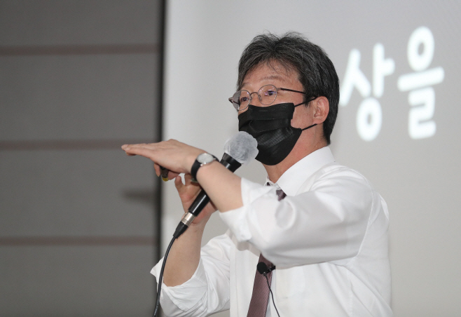 대구서 청년 대상 특강을 하는 유승민<YONHAP NO-2997>