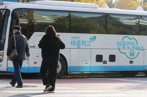 합동분향소 옆 마음안심버스<YONHAP NO-3319>
