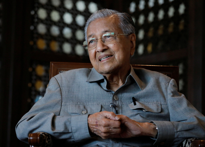 MALAYSIA-ELECTION/MAHATHIR <YONHAP NO-4688> (REUTERS)