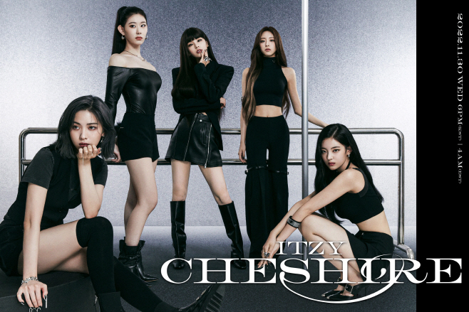 ITZY 새 미니 앨범 'CHESHIRE' 단체 이미지
