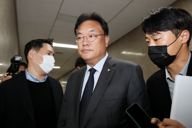 중진회의 참석하는 정진석 비대위원장