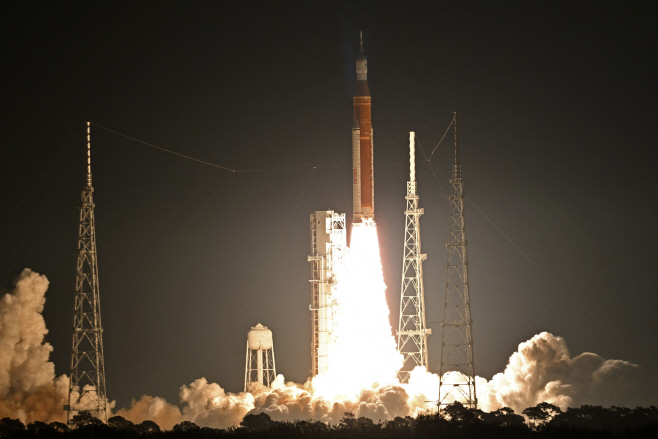 SPACE-EXPLORATION/MOON-ROCKET <YONHAP NO-3865> (REUTERS)