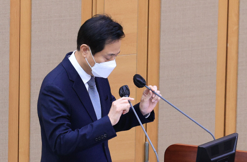 생각에 잠긴 오세훈 서울시장<YONHAP NO-2320>
