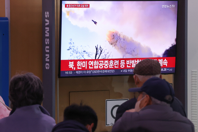 나흘만에 탄도미사일 도발한 북한