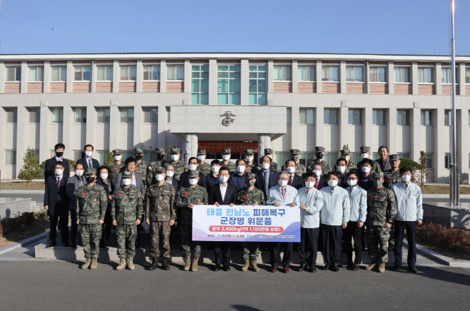 이강덕 포항시장이 태풍 피해복구 작전에 참여한 해병대 5개