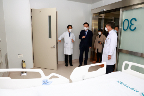 서울아산병원 방문한 조규홍 장관<YONHAP NO-3618>