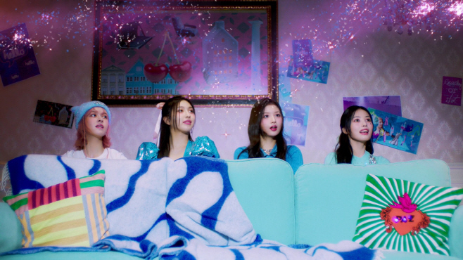 NMIXX_Funky Glitter Christmas MV 티저 섬네일