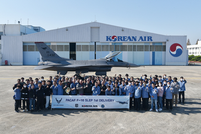 대한항공 미 공군 F-16 수명연장사업 초도 항공기 출고-1