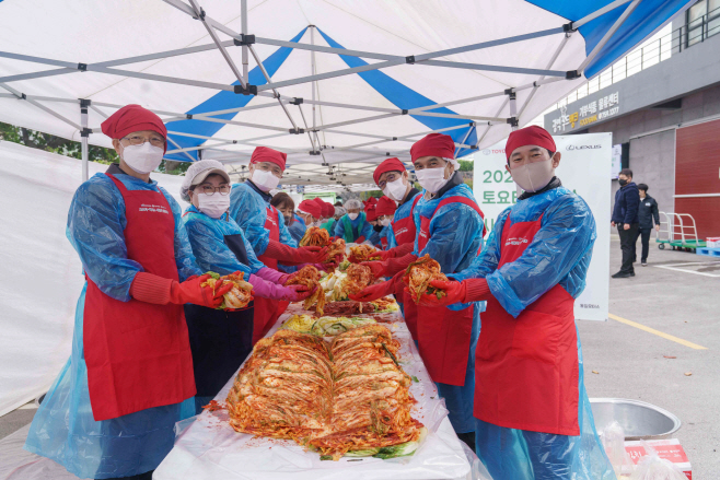[사진자료2] 토요타·렉서스 제주 딜러 사랑의 김장나눔