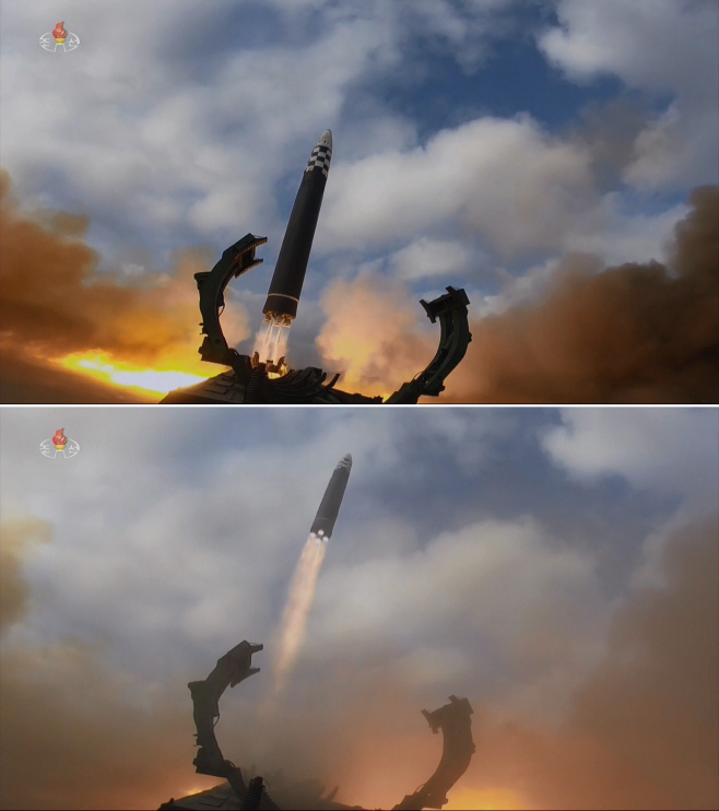 조선중앙TV가 공개한 화성-17형 발사 장면