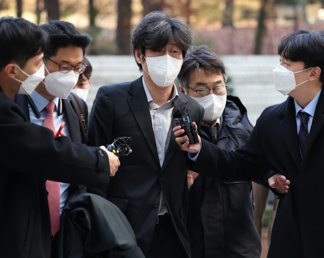 불구속 상태로 공판 출석한 남욱<YONHAP NO-3466>