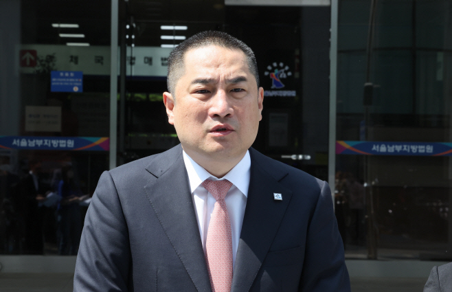 '방송금지 가처분 신청' 발언하는 강용석
