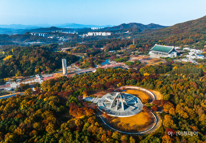 신승희 씨 ‘독립기념관의 가을’)