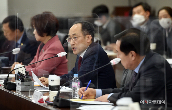 [포토] 중소기업과 대화하는 추경호 부총리