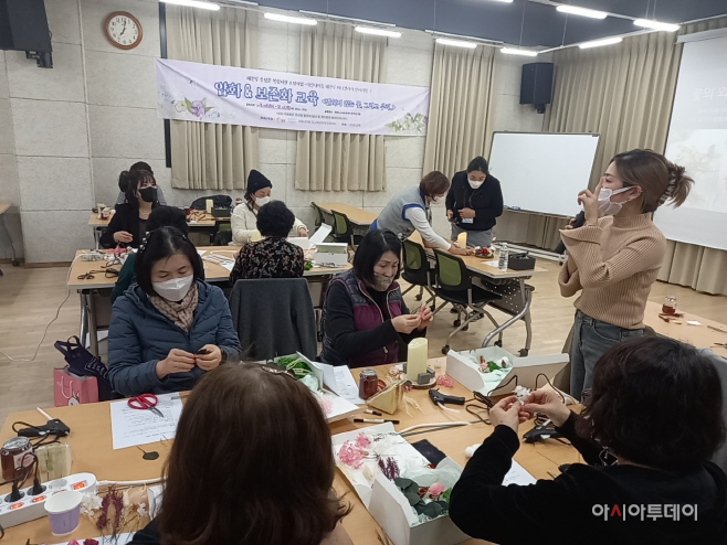 20221130-밀양시도시재생지원센터 미니갤러리 전시회 개최 (1)