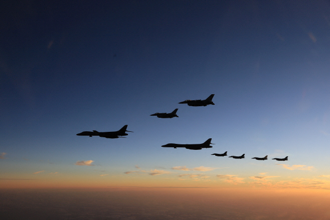JAPAN-ECONOMY/DEFENSE <YONHAP NO-5918> (via REUTERS)