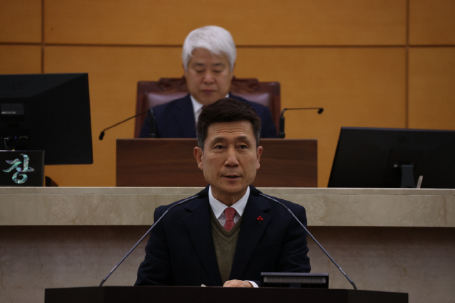 이강덕 포항시장이 제301회 포항시의회 정례회에서 시정연설을