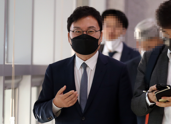 법원 빠져나오는 이상직 전 의원