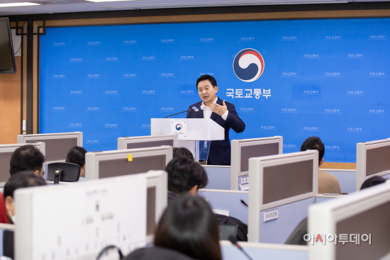 (12.12)_국토교통부_장관_기자실_방문_-_003