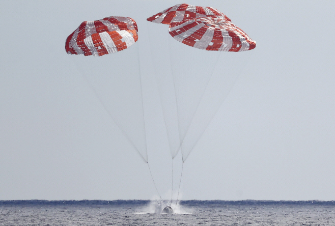 NASA Moonshot <YONHAP NO-1003> (AP)