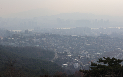 미세먼지로 덮인 서울<YONHAP NO-3347>