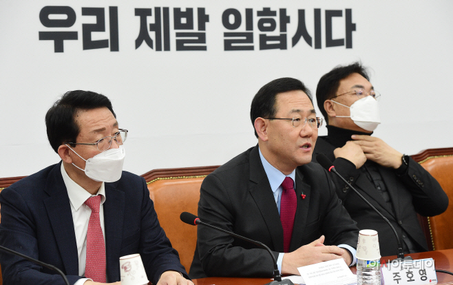 [포토] 비상대책위 발언하는 주호영 원내대표