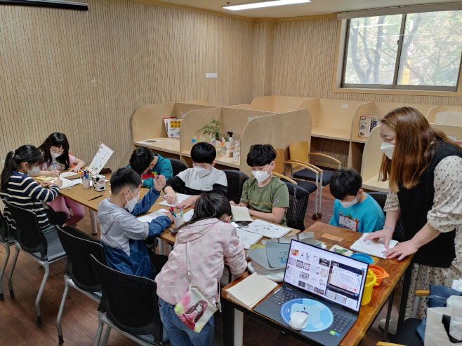 작은도서관 아이돌봄 독서문화프로그램