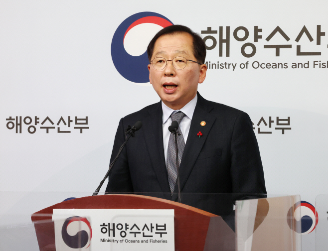 항만배후단지 개발 종합계획 발표하는 조승환