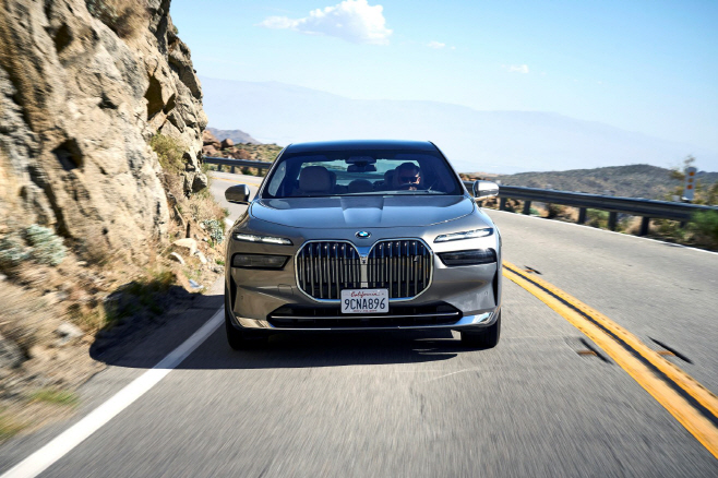BMW 뉴 i7 xDrive60 디자인 퓨어 엑설런스
