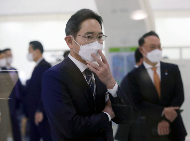 청소년 직업체험관 찾은 이재용 삼성전자 회장<YONHAP NO-2556>