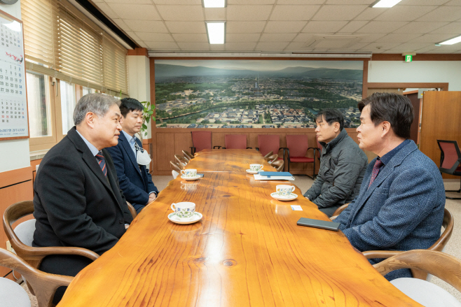 앞줄좌측김한성본부장 앞줄 우측김호진경주부시장