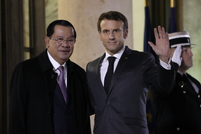 France Cambodia <YONHAP NO-1892> (AP)