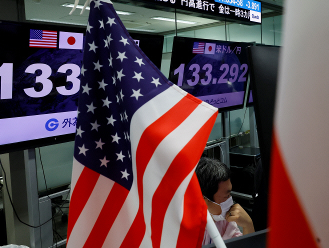 JAPAN-ECONOMY/BOJ <YONHAP NO-2615> (REUTERS)