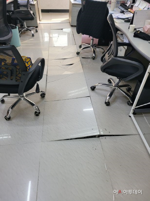 광주서구 한 건물 바닥재 균열