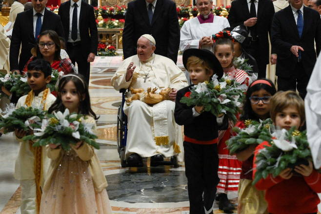 CHRISTMAS-SEASON/POPE-EVE
