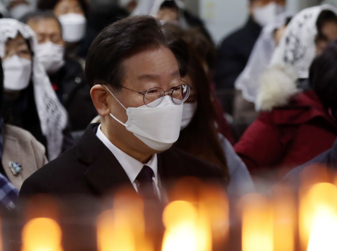 성탄절 예배 참석한 이재명