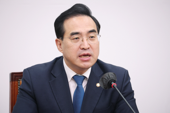 발언하는 박홍근 원내대표