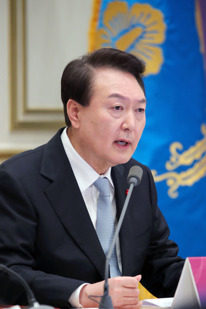 제1차 국민경제자문회의 주재하는 윤석열 대통령