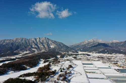 흰 눈 덮인 산하<YONHAP NO-1813>