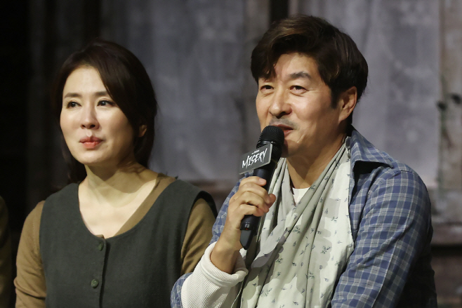 인사말 하는 김상중<YONHAP NO-2197>