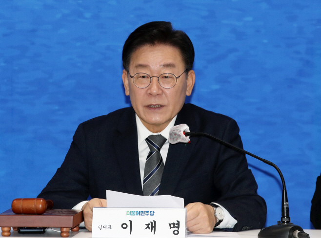 발언하는 이재명 대표