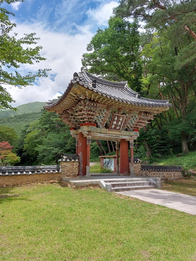 천은사 일주문