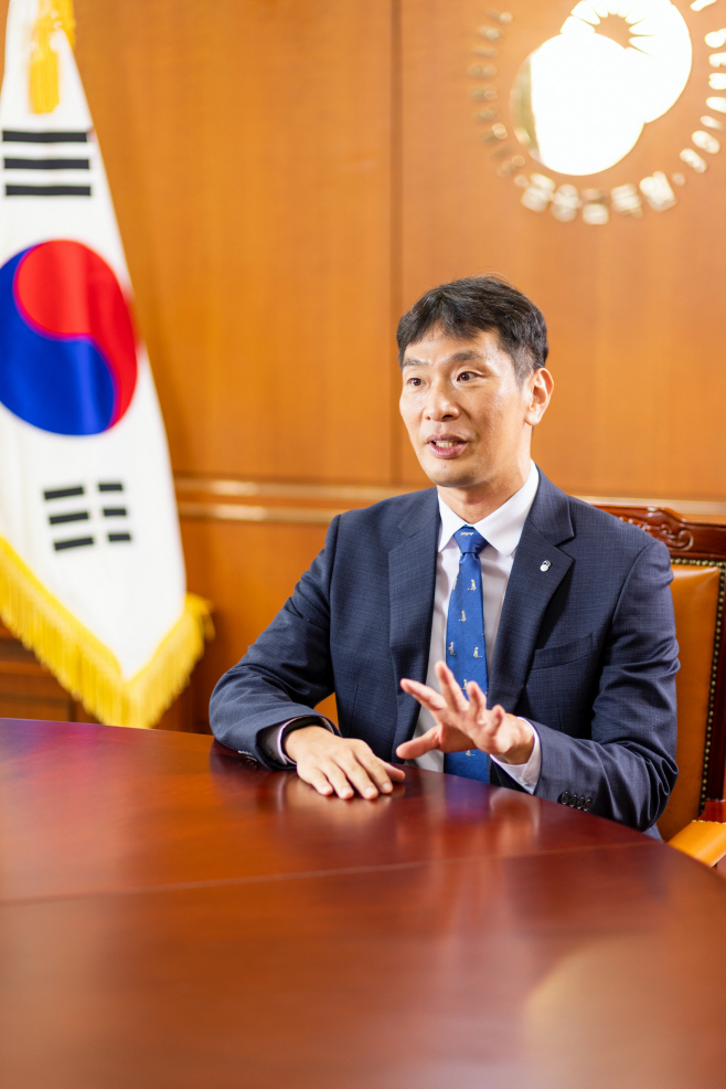 이복현 금융감독원장 집무실2