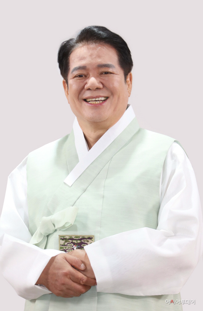 최대호 시장 한복 프로필